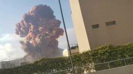 O que se sabe sobre a megaexplosão que lançou 'nuvem cogumelo' no céu de Beirute; veja imagens
