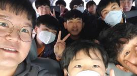 El hombre que cuida a 10 niños norcoreanos que escaparon de su país (y el gran desafío que enfrentan en medio de la pandemia de coronavirus)