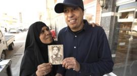 El niño que sobrevivió a un ataque con napalm en Irak y se reencontró con su madre 30 años más tarde