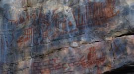 Pinturas rupestres em rocha no sertão da Bahia