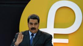 Qué fue del petro, la criptomoneda con la que Venezuela quería evadir las sanciones económicas