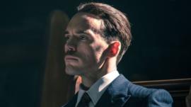 من هو أوزوالد موزلي، زعيم الحركة الفاشية في بريطانيا؟