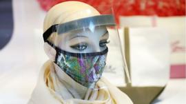 Qué tan buenas son las caretas o pantallas faciales para protegernos del coronavirus