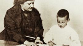 La paradójica vida de Maria Montessori, la creadora de un método educativo para niños desfavorecidos que terminó convertido en un sistema para ricos