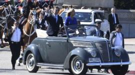 Qué dice de Lacalle Pou y su rumbo político el auto Ford V8 de 1937 que eligió para desfilar como nuevo presidente de Uruguay