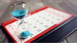 a sand timer on a calander