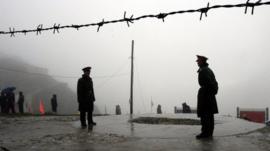भारत-चीन सीमा विवाद: डंडों और पत्थरों से संघर्ष के बाद असाधारण तनाव