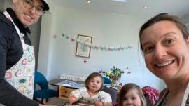 كيف قلب وباء كورونا حياة النساء رأسا على عقب؟