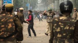 जामिया प्रदर्शन में दिल्ली पुलिस ने चलाई गोली?