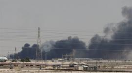 Como ataques a refinarias na Arábia Saudita afetam o mercado de petróleo e a tensão entre EUA e Irã