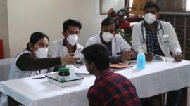 महाराष्ट्र में किन चुनौतियों का सामना कर रहे हैं डॉक्टर