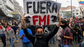 El controvertido rol del FMI en grandes crisis económicas en América Latina y el resto del mundo (y en qué casos sus recetas han funcionado)