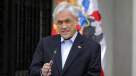 El presidente de Chile, Sebastián Piñera, pide la renuncia de su gabinete con miras a calmar la ola de protestas