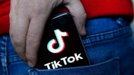 Por qué TikTok ocultó videos en que aparecían personas discapacitadas