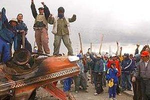 Protesters using slingshots on a road outside La Paz in 2003.