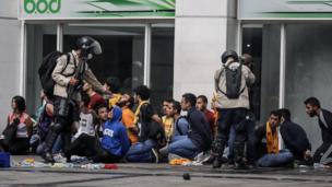 Authorities arrest opposition demonstrators during a protest in Caracas. 29 June 2017