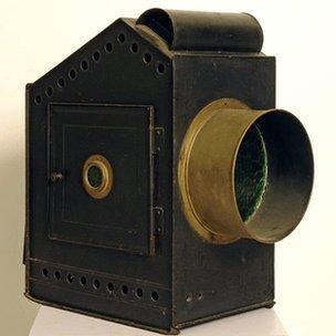 A picture of the Cali Magic Lantern on display at the Caliwood Museum