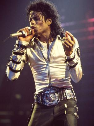 Michel Jackson performing during the Bad tour