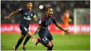 Beki wa kulia wa PSG Dani Alves