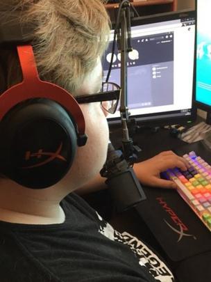 Gilmour jugando Fortnite