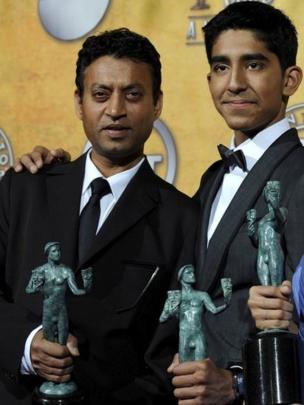 Slumdog Millionaire menjadikan Irrfan Khan dan Dev Patel sebagai bintang global 