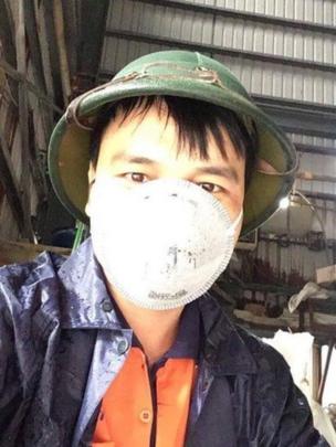 Anh Nguyễn Viết Ca tại công xưởng ở Đài Loan