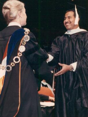 Graduación de la universidad de José Reyes
