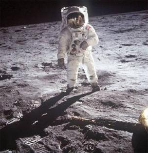 Buzz Aldrin foi um dos prim eiros homens a por os pés na Lua, em 20 de julho de 1969