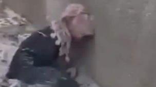 "اغسل عارك يا بشار" :غضب بعد انتشار فيديو لشاب يمطر شقيقته بالرصاص