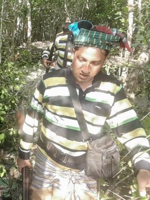 র‍্যাব-পুলিশের হাত থেকে বাঁচতে জলদস্যুদের ক্রমাগত জায়গা বদল করতে হয়।