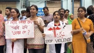 डॉक्टरों की हड़तालः ममता ने मानी मांगे, डॉक्टर अड़े
