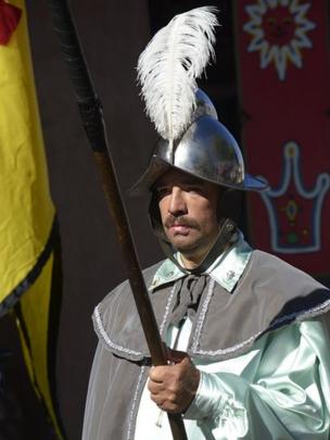 Participante en desfile de las ferias de Santa Fe, Nuevo México