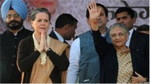 कांग्रेस नेता सोनिया गांधी और शीला दीक्षित
