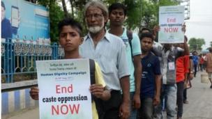 भेदभाव को चुनौती दे रहा है भारत का दलित समाज