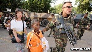 French forces evacuate foreigners in 2008