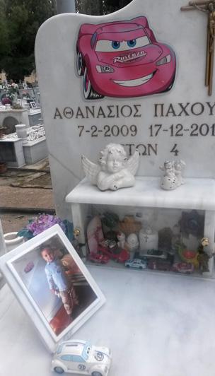 Nikos Pahoumis' child's grave