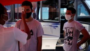 Cubanos en control de temperatura