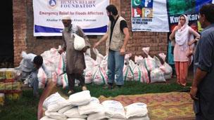 Volunteers distributing aid