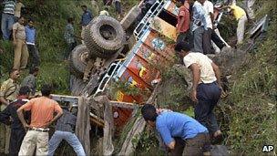 Truck crash in Mandi, Himachal Pradesh