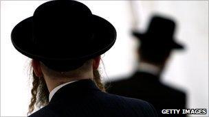 Hasidic Jews In London Prepare For Shabbas Gathering