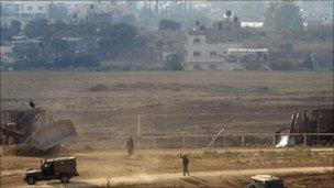 Israeli troops walk near the border with Gaza (21 July 2010)