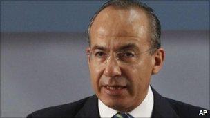 Mexico's President Felipe Calderon speaks during the anti-crime round-table "Dialog for Security" in Mexico City, 19 Aug 2010