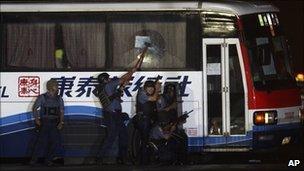 Police storm the hostage bus in Manila, Philippines (23 August 2010)