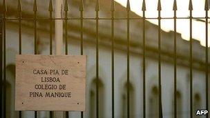 Railings outside the Casa Pia college of Pina Manique in Lisbon (1 September 2010)