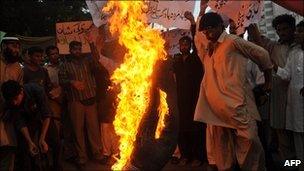 Pakistani Islamists burn Ms Norris in effigy at a May protest