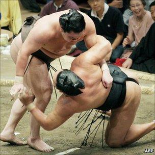 Mongolian grand champion Hakuho (L) at the Autumn Grand Sumo Tournament in Tokyo