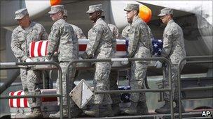 US soldiers carrying coffin of Pte Gebrah Noonan
