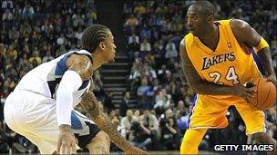 Kobe Bryant(r) of the LA Lakers in action at the O2