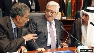 Amr Moussa, Secretary-General of the Arab League (L), Palestinian leader Mahmoud Abbas, and Qatari Foreign Minister Sheikh Hamad, at Sirte meeting, 8 October.