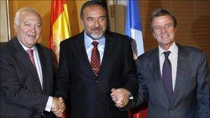 Miguel Angel Moratinos, Avigdor Lieberman and Bernard Kouchner in Jerusalem, 10 October